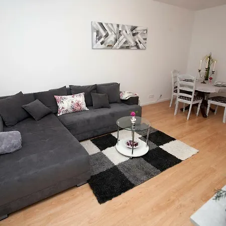 Apartament Maroma *
