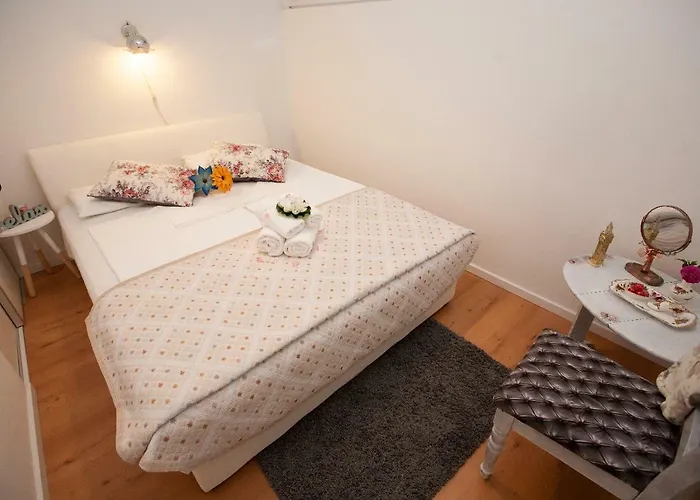 Apartament Maroma *